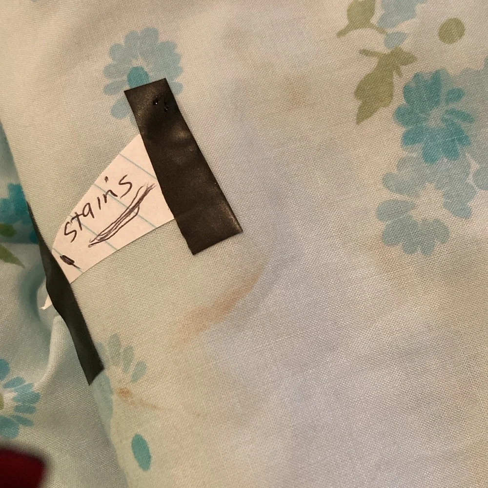Vintage Percal twin sheet set.‎ Blue with blue daisies. Few small stains. 401